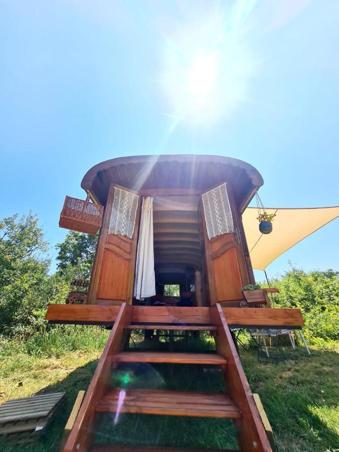 La Roulotte Du Coustal, Cajarc, Lot Hotel Exterior photo